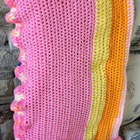 A hand made baby blanket or shall , lap blanket - Picture 7 of 7